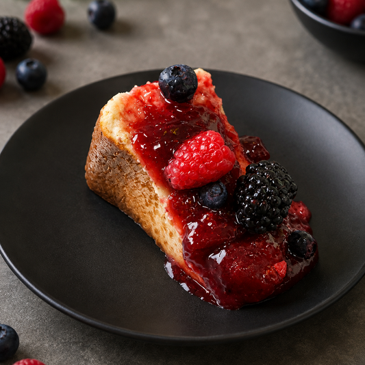 tarta de queso con frutos rojos en porciones